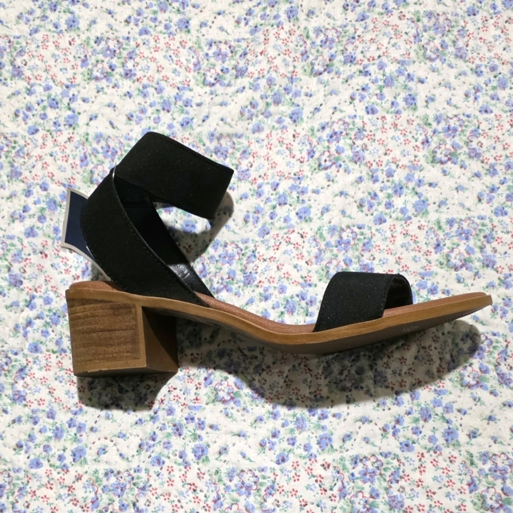 NWT Steve Madden Black Heels